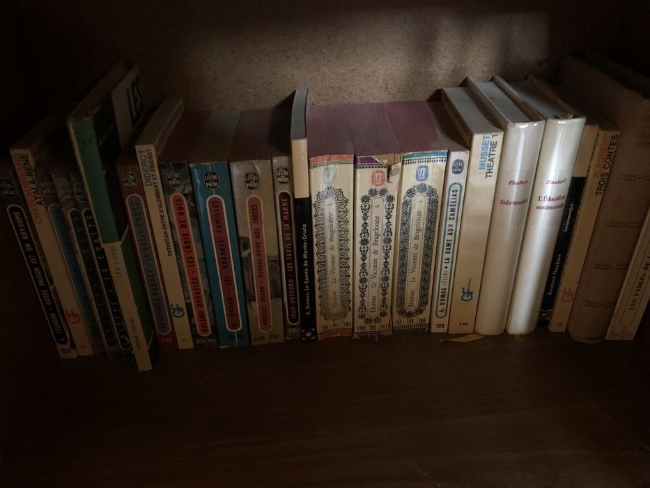 Carti second hand, in romana, engleza si franceza