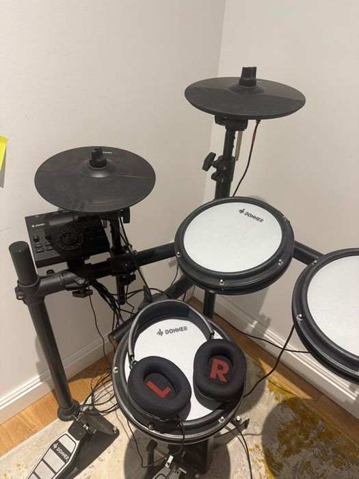 Tobe electronice Donner DED-200 | Pedală dublă + Căști