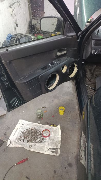 Обшивка от приоры с подиумом две 20ка и 1 рупор 4 шт хорошем  состояни