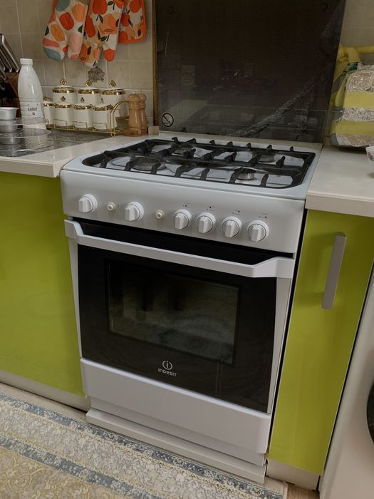 Газ плита Indesit в отличном состоянии