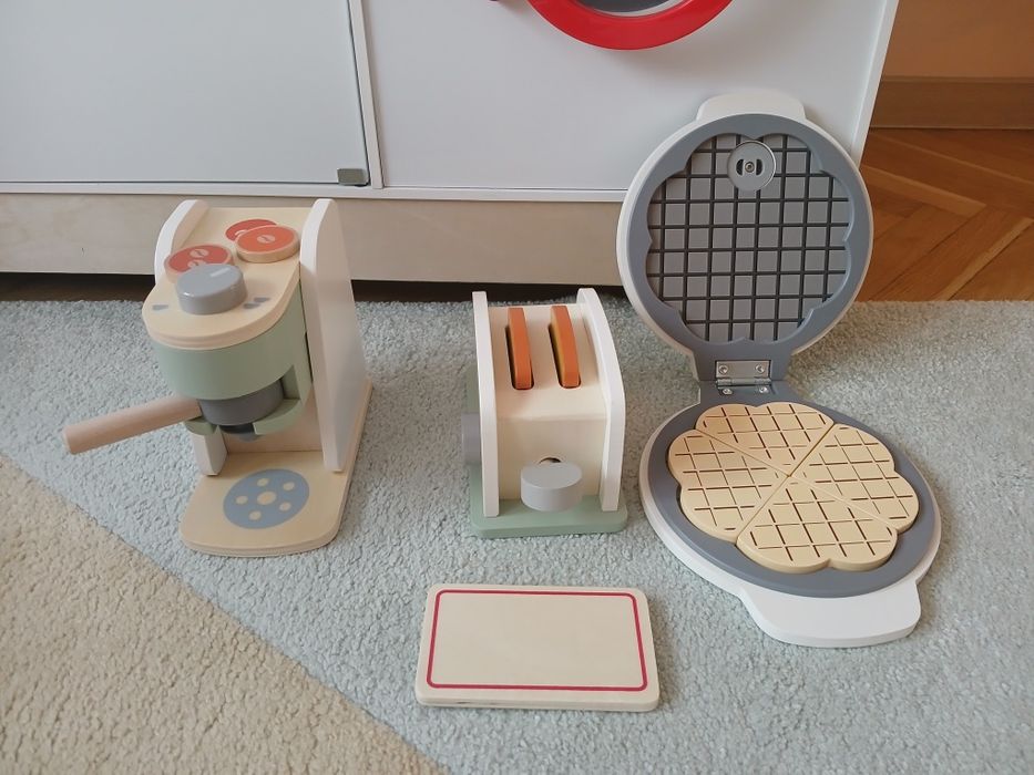 Детска дървена кухня