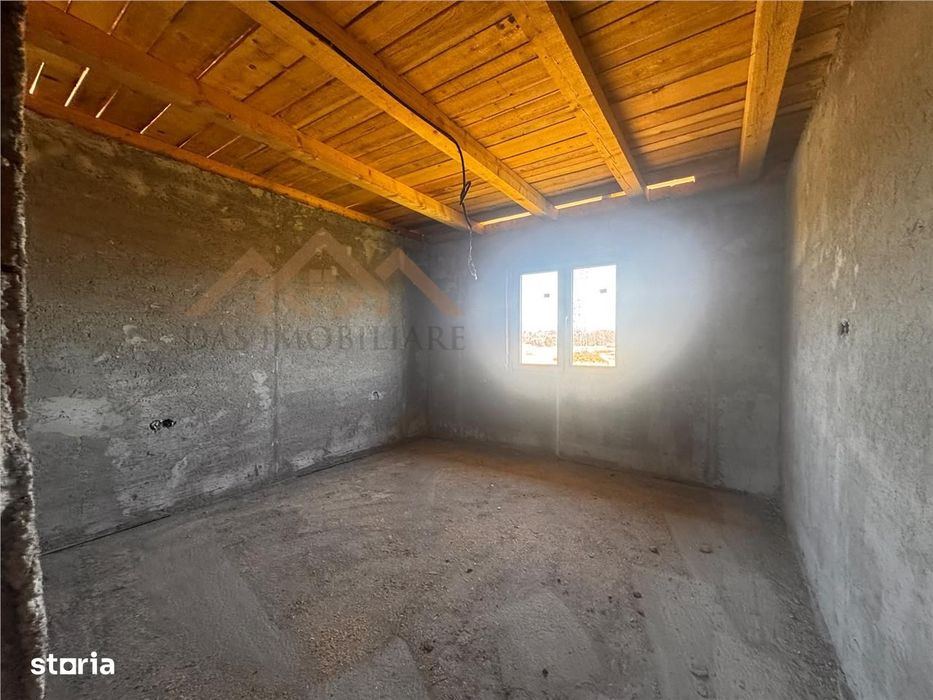 Vila la rosu cu 14 ari teren, Coltau, zona primariei