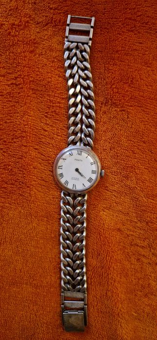 Сребърен часовник