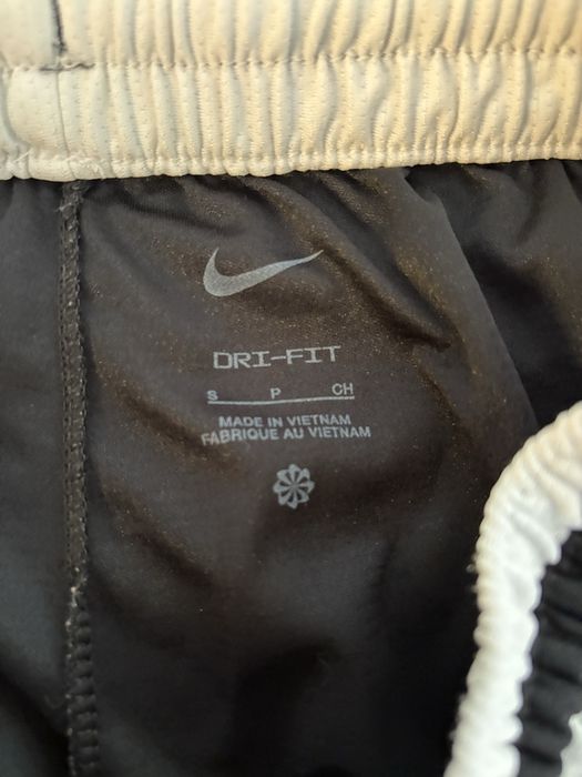 Nike dri-fit DNA