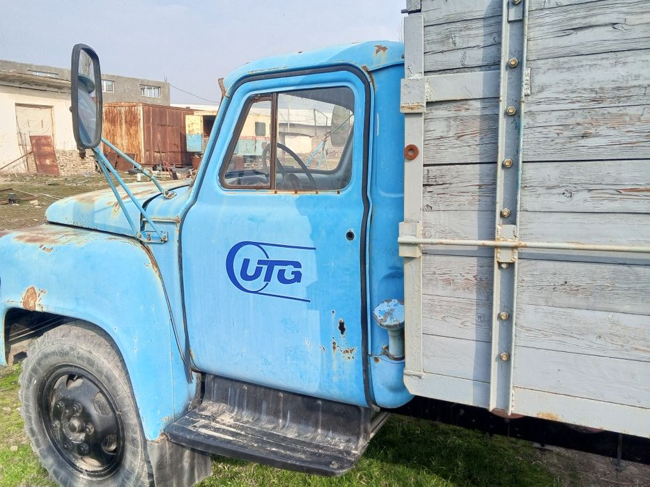 Gaz 52 holati alo darajada yaxshi yurib turibdi gaz balonlari bor.