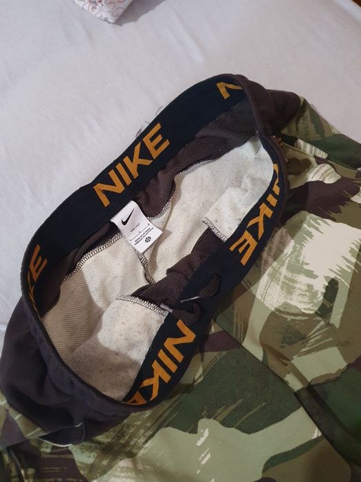 Долнище на Nike уникален модел