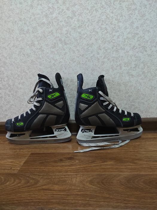 Продам коньки Reebok б/у