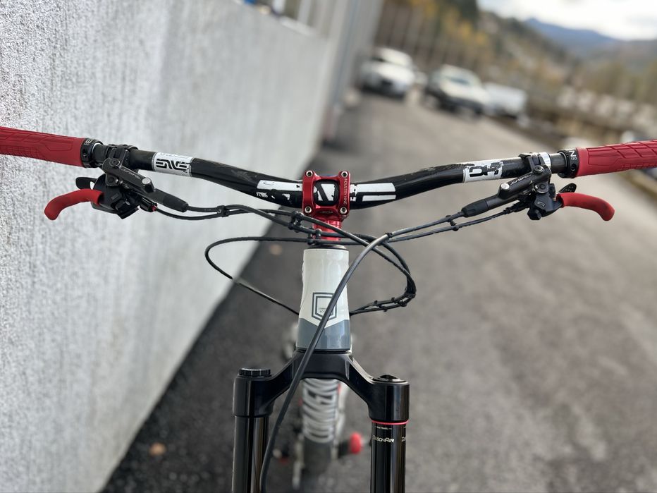 Останали части: RockShox Zeb, шок EXT Storia V3,Sram X01, Magura/Saint