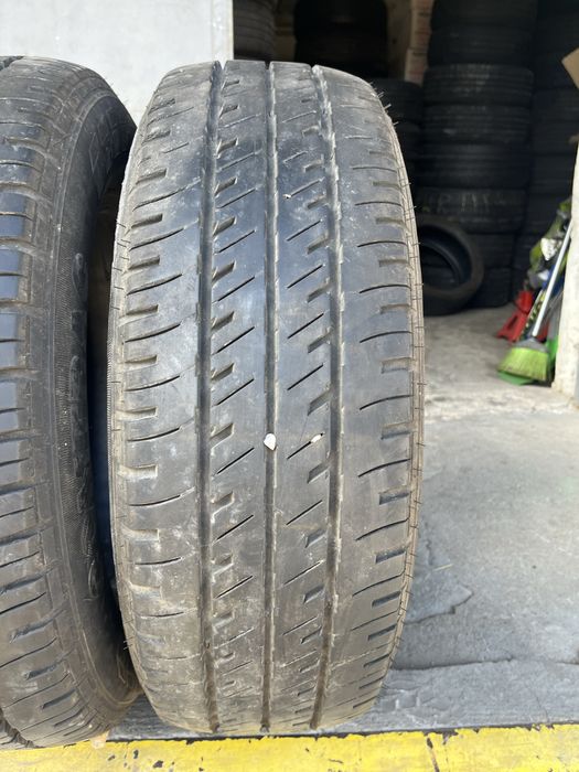 2 бр. гуми за бус 215/65/16C Vredestein DOT 0918 6,5 mm