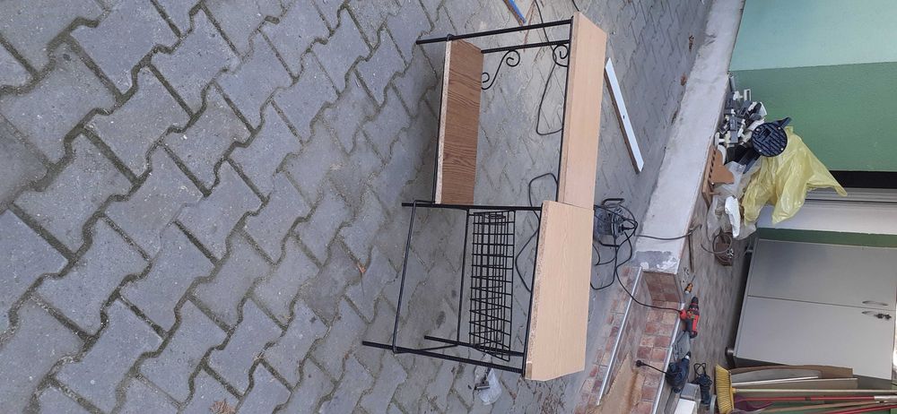 Vand suport pentru  flori  si ziare din Fier Forjat