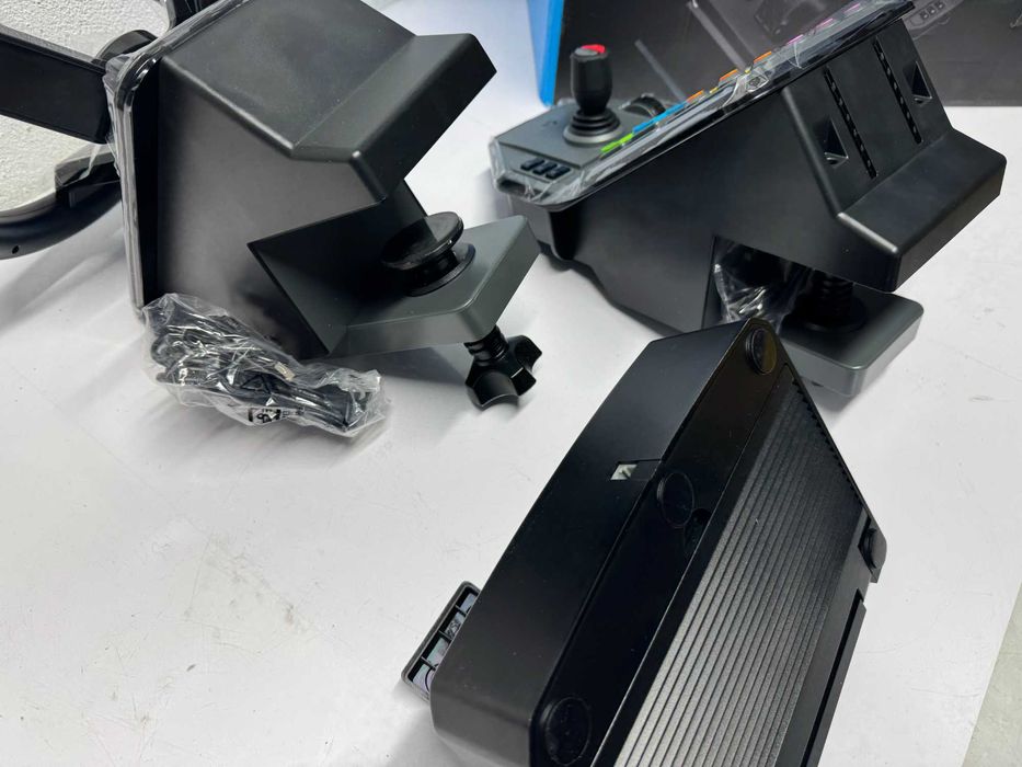 Гейминг комплектът Logitech G Heavy Equipment Bundle