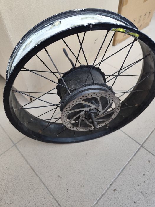 Vând roată cu motor pentru fat bike 20" 48v 250w (500-1000w reali) putere foarte mare, stator mare cu magneți ca la bafang-ul de 500w și mxus xf15!