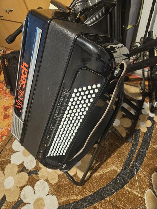 Vand acordeon electric cu midi