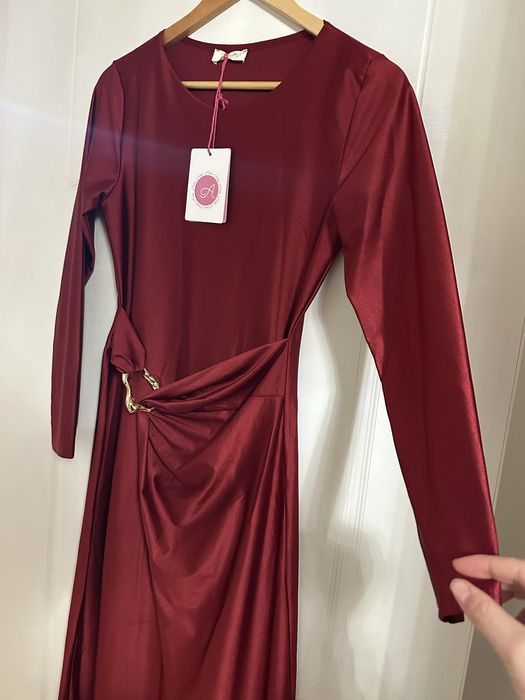 Рокля  в червен цвят