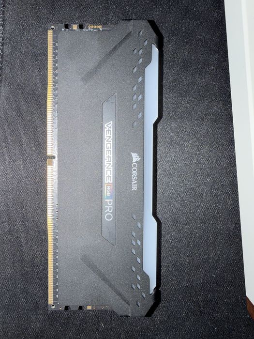 8GB DDR4-3200, Corsair Vengeance RGB Pro