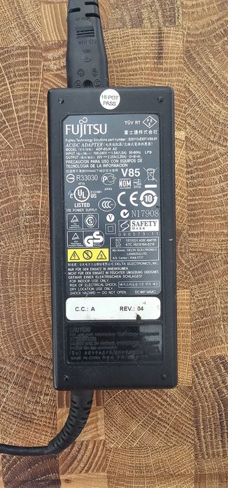 Оригинално зарядно Fujitsu S26113-E545-V55-01