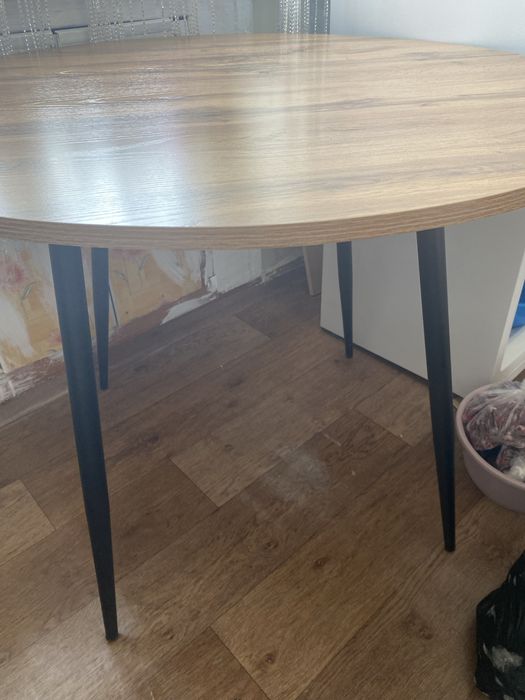 Продам стол обеденный