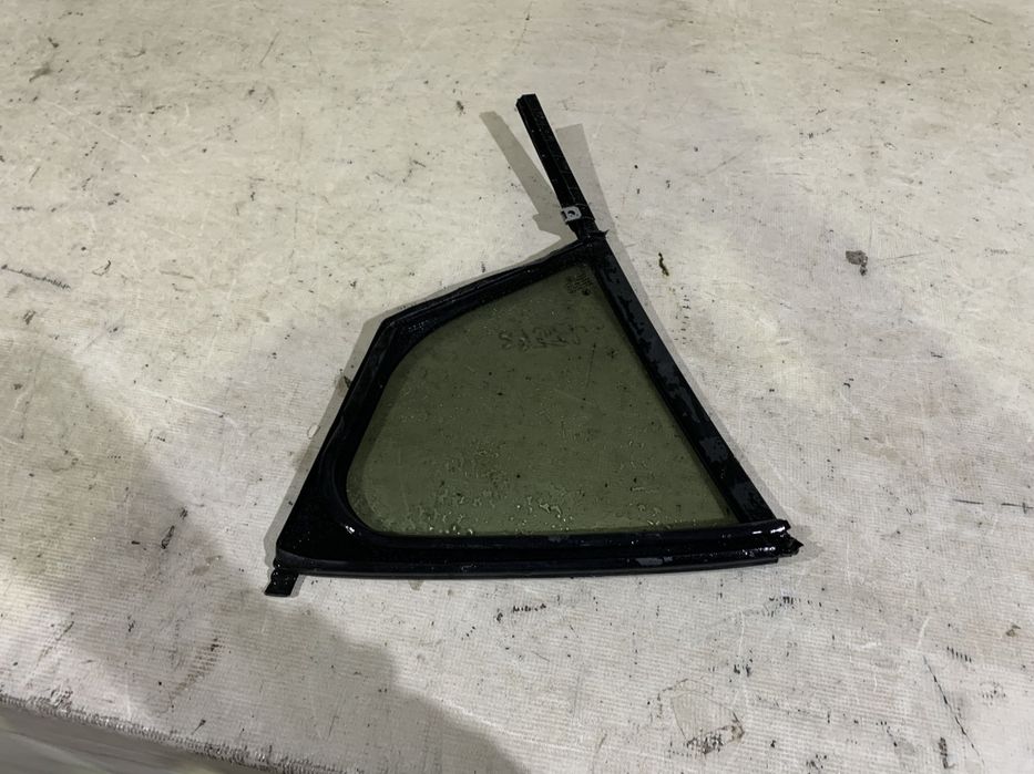 Geam mic coltar usa dreapta spate - cu cheder, Skoda Octavia 3 Berlina, 2013, 2014, 2015, 2016, 2017, 2018, 2019, 2020, cod origine OE 5E5845214.