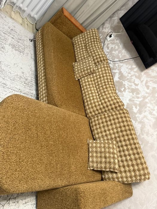 Диван в хорошем состоянии , продам