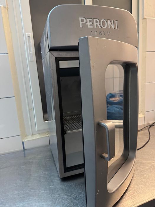 Vand mini frigider Peroni,