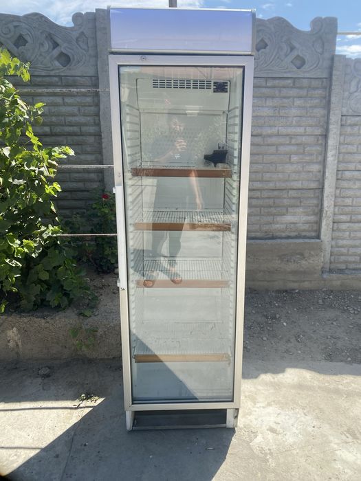 Холодильник витринный