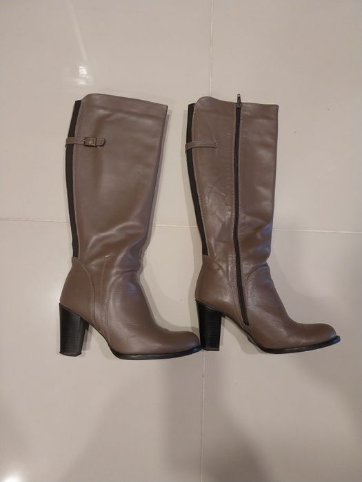 Дамски ботуши от естествена кожа.