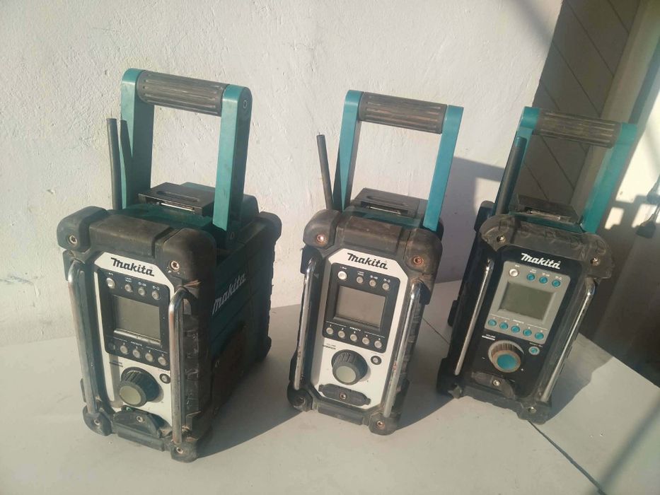Акумулаторно радио за строителни обекти Makita BMR102 7,2V - 18V 
без батерия 
Радиоприемник подходящ за почти всякакъв тип работни площадки. Здрава к