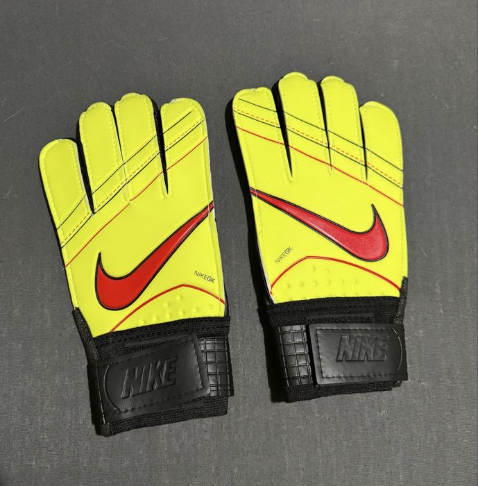 Вратарски ръкавици Nike – нови, размер 9 и 10
