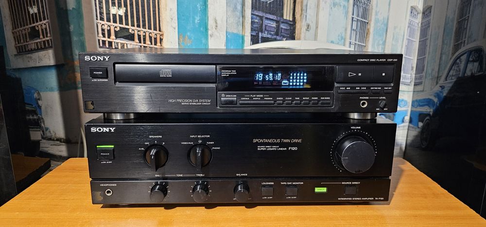 Muzica la cd player Sony CDP 291 sau amplificator statie Sony TA F 120