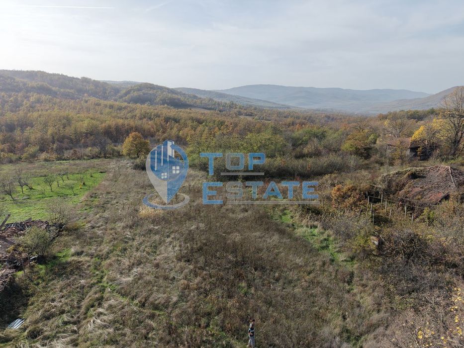 Панорамен парцел в регулация в село Равново, община Златарица