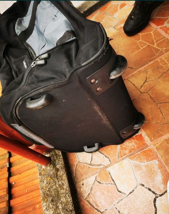 Vând geanta bagaj Samsonite multifuncțională cu roti și mâner telescop