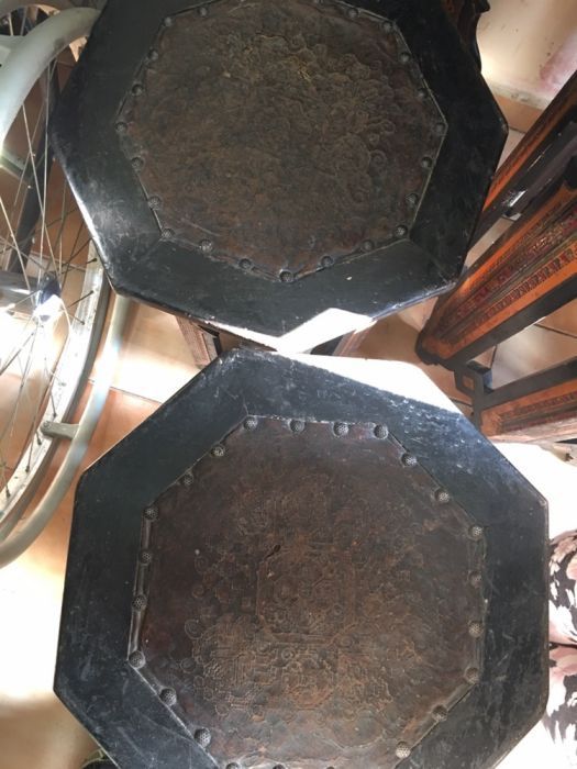 Масичка със столчета и полици ръчна изработка с естествени багрила