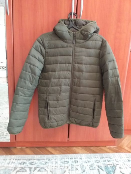 Продаётся мужская куртка.