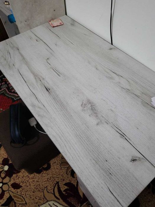 Kompyut, dars qilish uchun stol