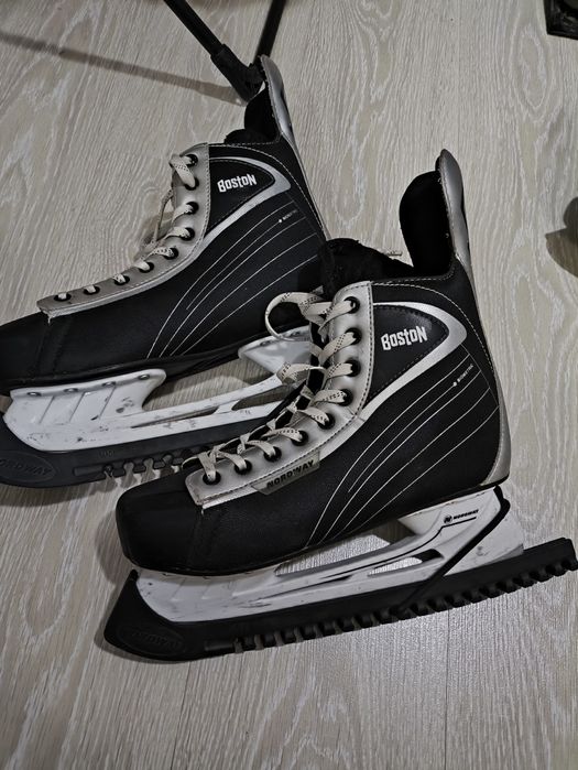 Коньки хоккейные