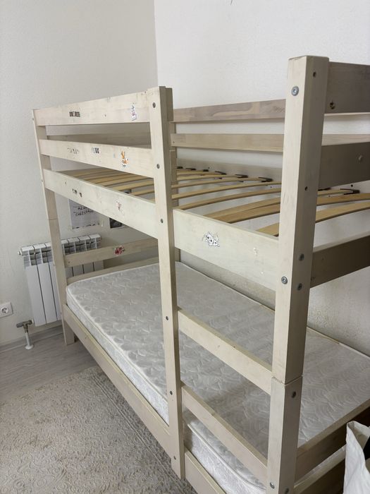 Продам кровать двухярусную