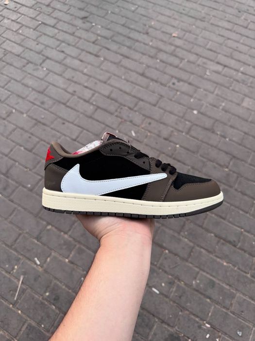 Nike air jordan x travis scot