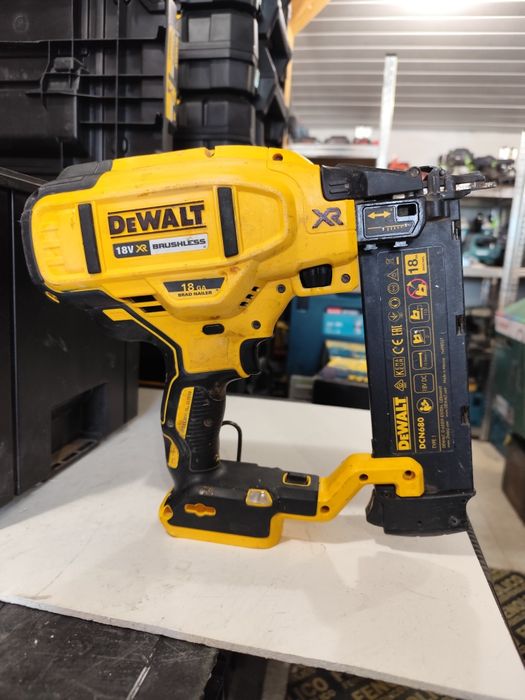 Акумулаторен пистолет за пирони игли Девалт DeWALT 18V комплект