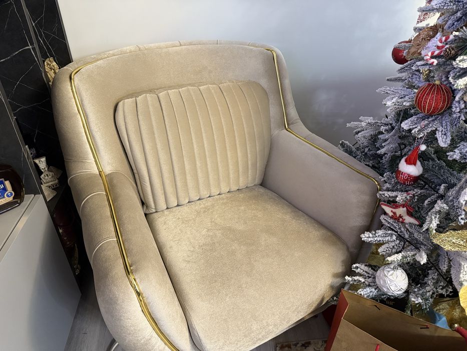 De vanzare canapea si 2 fotoli