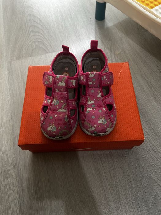 Обувь отдам даром