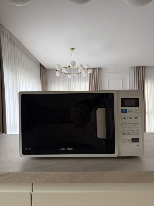 Cuptor microunde samsung putin folosit, fara farfuria de sticla