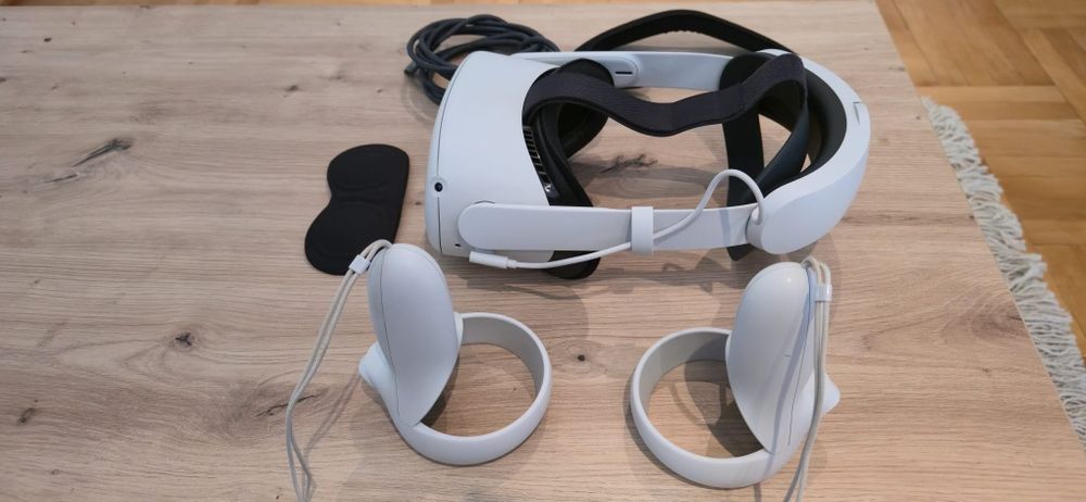 Oculus Quest 2 - casca VR