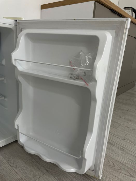 Холодильник , маленький