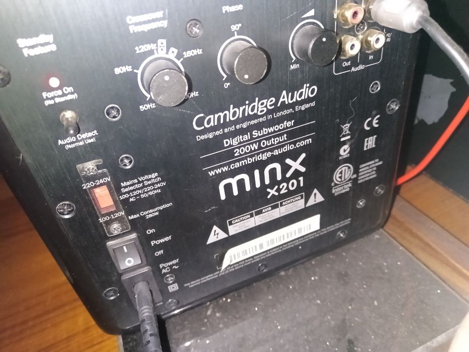 Vand 2 subwofere:Cambridge  Mini Minx 201