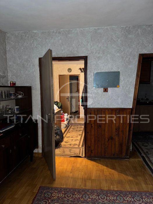 Етаж от къща за продажба в кв. Модерно предградие