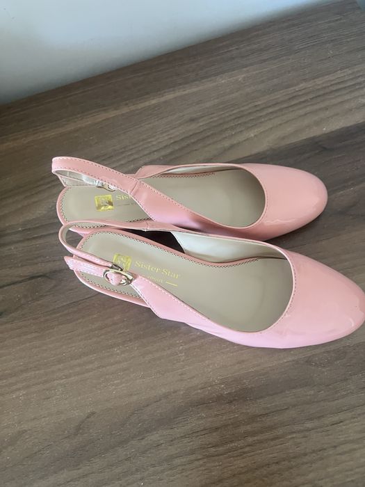 Босоножки 35размер новые