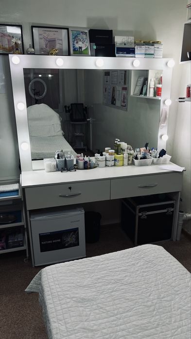 Мебель для салона продается