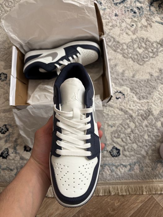 Продам air кроссовки