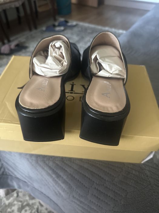 Новые кожаные шлепки 38 р