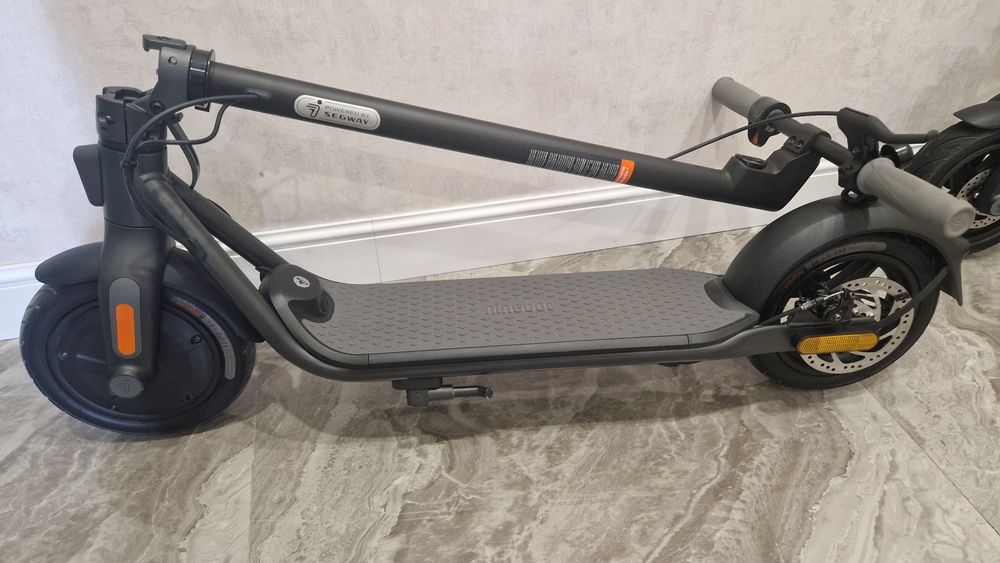 Продам элетросамокат Ninebot KickScooter F30